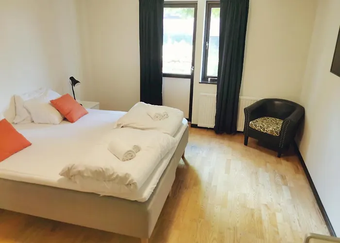 Green Door Hotel
